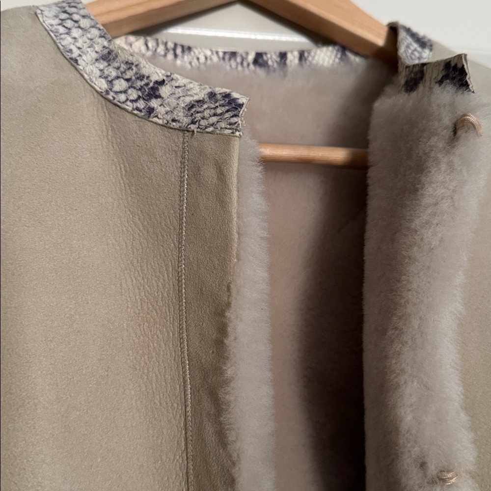 Stunning grey/taupe lamb shearling reversible coat. Size M NWOT - Picture 5 of 7